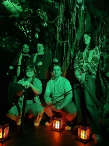 Niepowtarzalny klimat, przepiękna scenografia