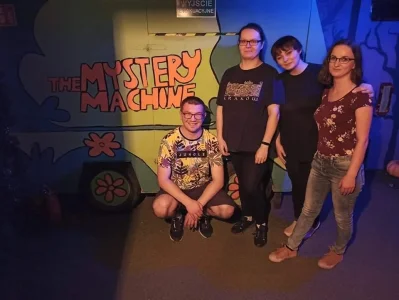 "Ahh te wścibskie dzieciaki i ich głupi pies" ;)