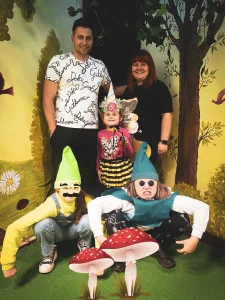 Skryty w mroku magiczny las czeka na naszą pomoc