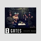 Stał z powyłamywanymi nogami