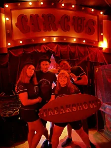 Co kryje się za cyrkową kurtyną? #138