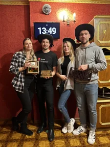Ciekawy pokój z oddanym wystrojem fabuły, odpowiedni dla 4-osobowej grupy.
