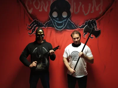 Cyrk Kamiennych Braci w złym towarzystwie