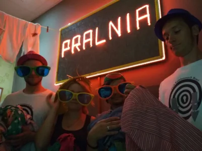 Cyrk Kamiennych Braci i wielkie pranie