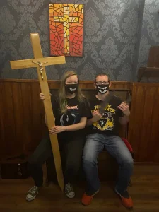 "Wieczny odpoczynek racz im dać Panie, a Światłość Wiekuista niechaj im świeci (...)"