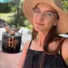 Karolina W. 35